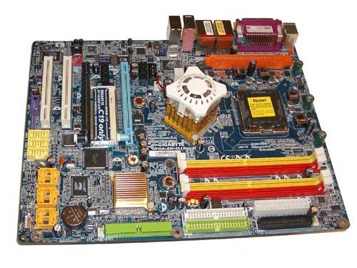 Gigabyte GA-8N-SLi Royal, Pentium 4 SLi motherboard featuring multiple expansion slots, rear I/O ports, and cooling fan over the chipset.