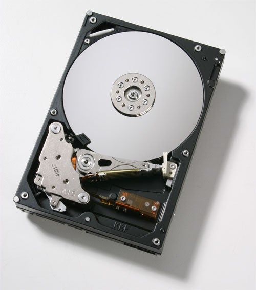 Internal view of an open Hitachi Deskstar 7K500 Hard Drive showing the disk platter and read/write arm.