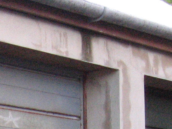 Close-up photo demonstrating the image quality of the Canon Digital IXUS 750 camera, depicting a building's eave with a slightly blurred background.