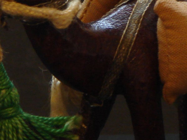 Close-up photo of a textured surface and a green rope.