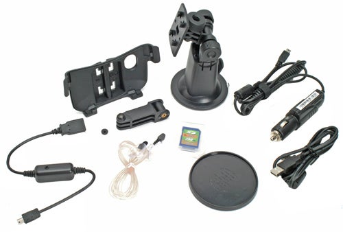 Acer P660 navigator with accessories and mounts displayed.