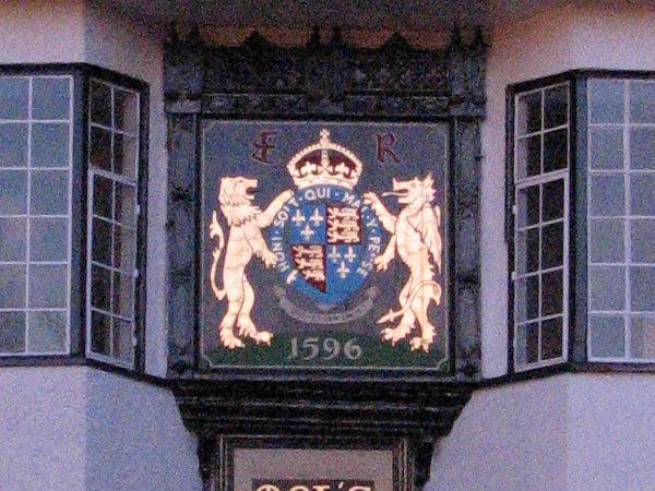 This image shows a close-up of a historical coat of arms, dated 1596, adorned with lions and a crown, captured with high detail and rich colors suggesting a capable zoom function, as might be demonstrated by the Canon PowerShot S3 IS camera.