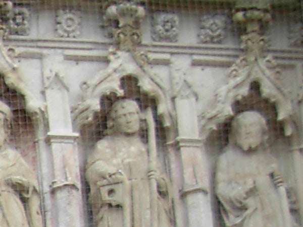 Blurry photo of stone sculptures on a cathedral facade, possibly illustrating the image quality at maximum zoom or low light conditions using a Nikon CoolPix L5 camera.