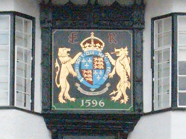 Coat of arms plaque with lions and a crown from 1596
