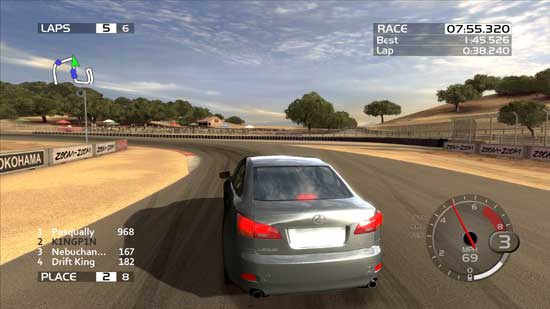 Screenshot of Forza Motorsport 2 gameplay with racing car.