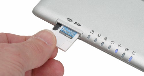 Hand inserting SIM card into Samsung Q40 HSDPA notebook slot.