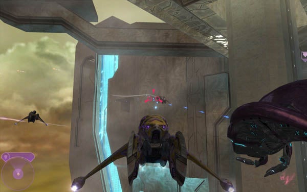 Halo 2 gameplay screenshot featuring aerial combat scene.