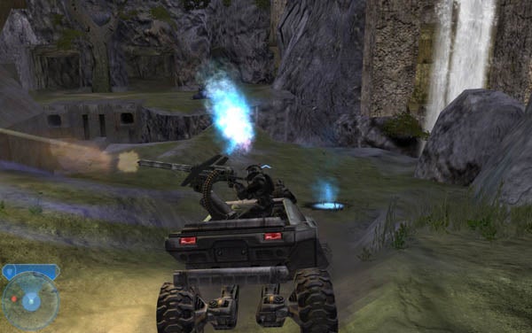 Halo 2 for Windows Vista gameplay with Warthog and scenery.