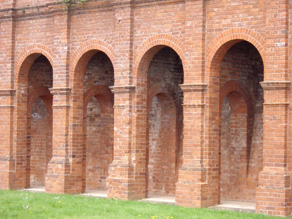Photo of brick arches likely taken with Pentax Optio A30.