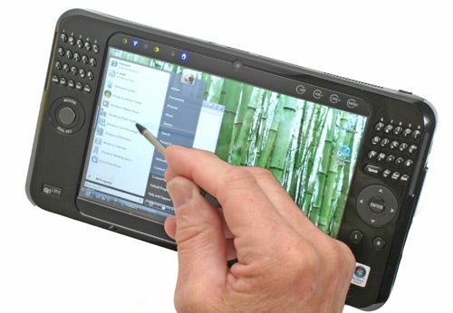 Hand using stylus on Samsung Q1 Ultra-Mobile PC touchscreen.