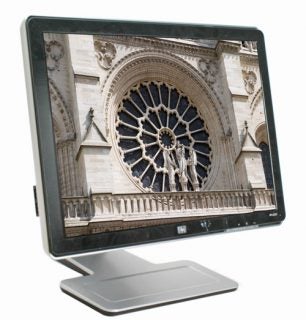 HP w2207 22-inch LCD monitor displaying a cathedral photo.