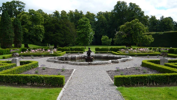 Garden landscape with fountain taken by Panasonic Lumix DMC-FX33.