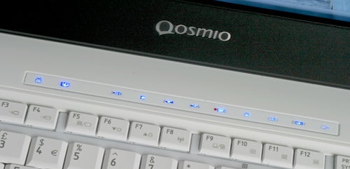 Toshiba Qosmio G40-10E laptop keyboard and logo detail