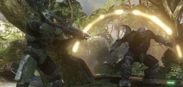 Halo 3 screenshot showing a battle scene with Master Chief.