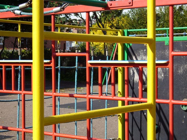 Photo taken with BenQ DC E1000 showcasing colorful playground equipment.