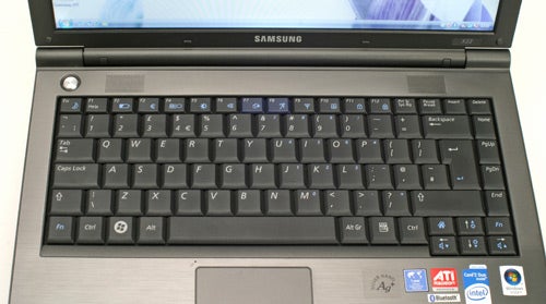 Samsung X22 laptop keyboard and display