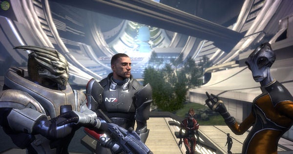 Screenshot of Mass Effect characters in dialogue on a spaceship.Screenshot from Mass Effect showing characters in dialogue.