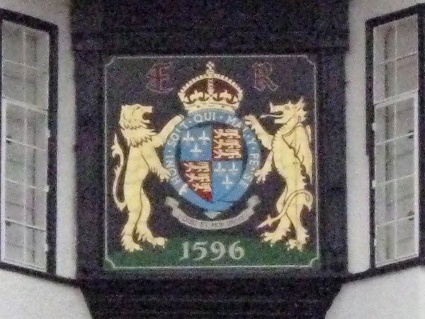 Photo taken with Canon IXUS 860 IS showing a crest.photo of an emblem with lions and a date, 1596.