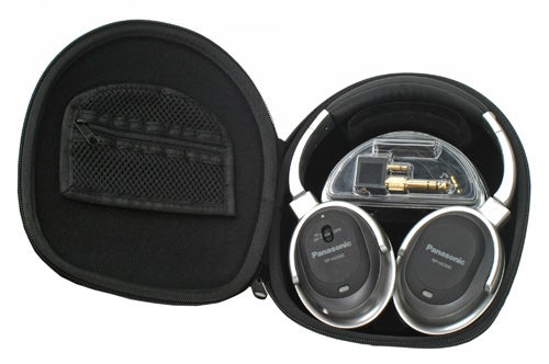 Panasonic RP-HC500E-S headphones with carrying case.Panasonic RP-HC500E-S headphones in carrying case