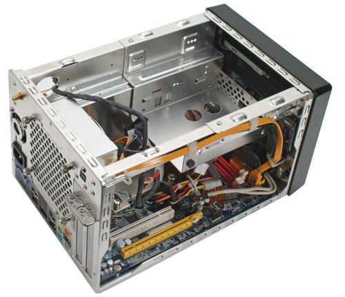 Shuttle XPC Glamor SG33G6 Deluxe small form factor PC interior.Shuttle XPC Glamor SG33G6 Deluxe open computer case.