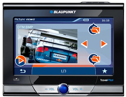 Blaupunkt TravelPilot Lucca 3.5 GPS displaying a car image.