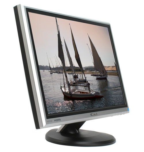 Hanns.G HG216D 22-inch LCD monitor displaying sailboats.