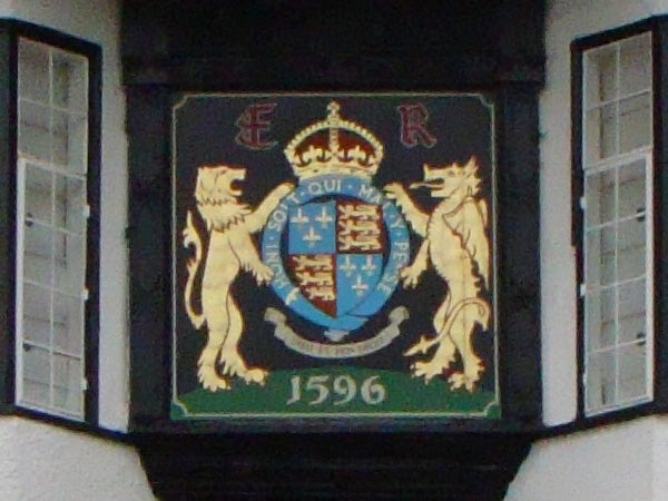 Close-up of a historical emblem plaque on a buildingPhoto of an emblem with lions and a date of 1596.