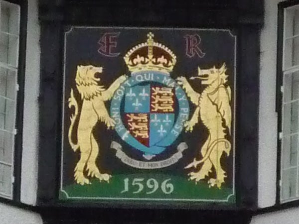 photo of a historic crest on a building.Photo of an emblem taken with Panasonic Lumix DMC-LZ10.