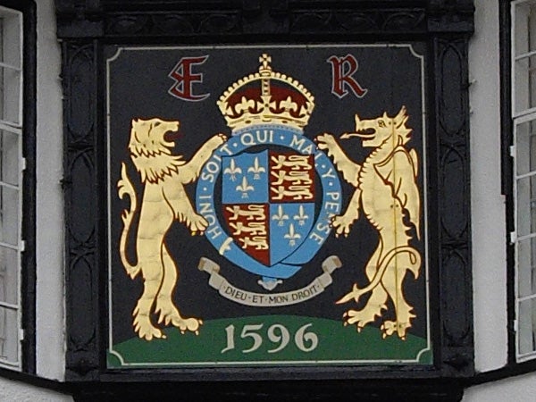 Heraldic crest with lions and a crown, dated 1596.Coat of arms with two lions and a crown on a plaque.