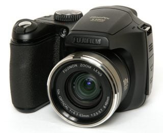 Fujifilm FinePix S5800 camera with zoom lens displayed.