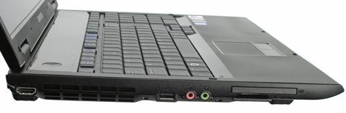 Side view of Samsung R700 laptop showing ports and keyboard.Side view of a Samsung R700 laptop showing ports and keyboard.