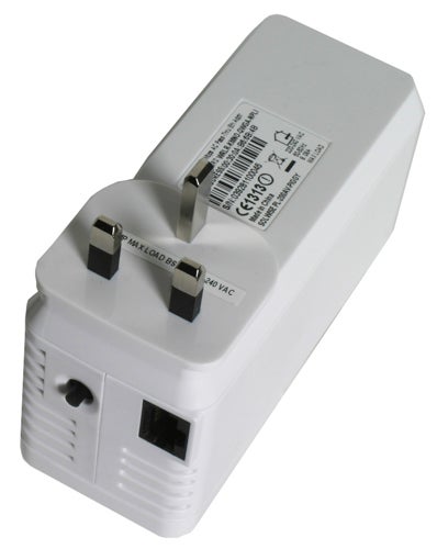 Solwise HomePlug AV adapter with passthrough plug and ethernet port.Solwise HomePlug AV Mains Pass Through adapter