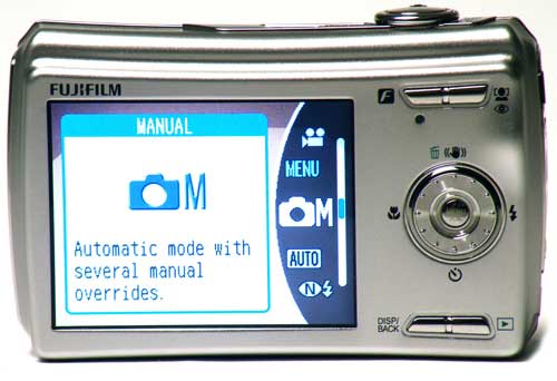 Fujifilm Finepix F100fd camera displaying manual mode screen.