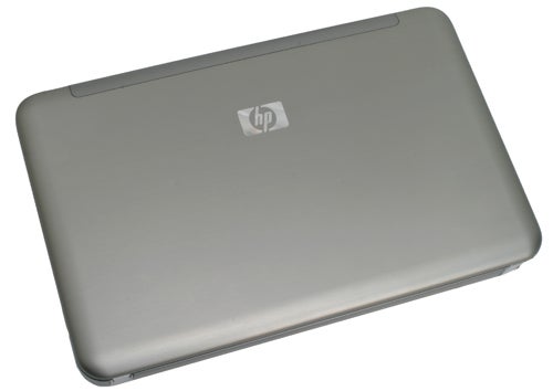 HP 2133 Mini-Note PC closed, on a neutral background.HP 2133 Mini-Note PC with closed lid on white background.
