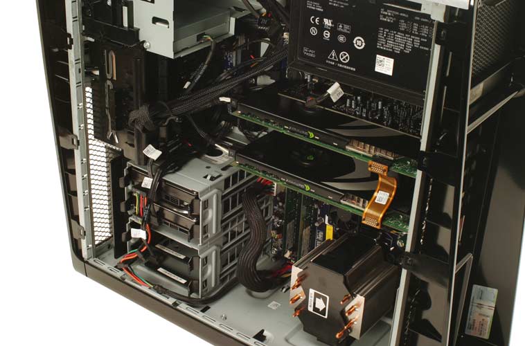 Interior view of Dell XPS 630 gaming PC showing components.Interior of Dell XPS 630 gaming PC showing components