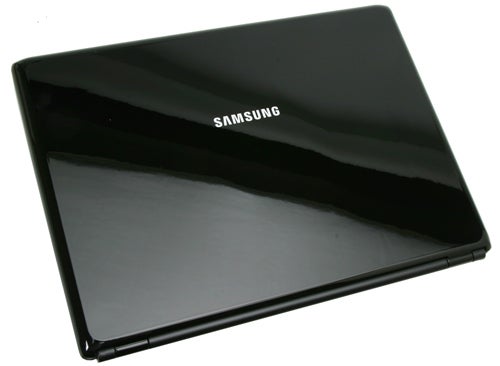 Samsung R410 14.1-inch Notebook PC with glossy black lid.Samsung R410 14.1-inch Notebook PC, black glossy cover.