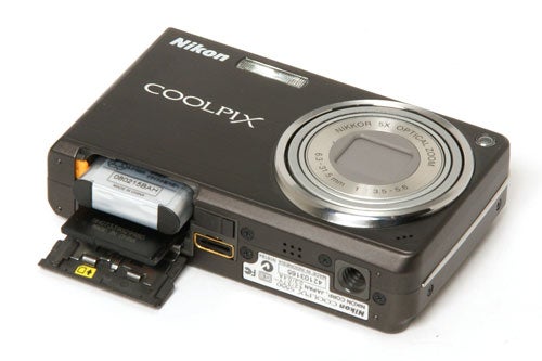 Nikon CoolPix S550 camera with battery and memory card.