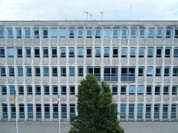 Photograph of a building taken with Fujifilm FinePix Z20fd.Facade of a modern building with windows and a tree