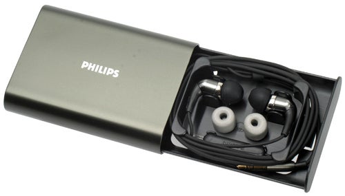 Philips SHE9850 earphones with storage case.Philips SHE9850 earphones with carrying case.