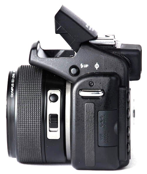 Olympus SP-570 UZ camera with flash flipped up.Olympus SP-570 UZ camera with flash popped up.
