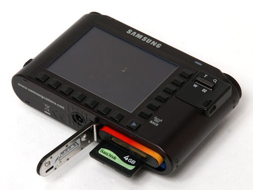 Samsung NV30 camera with open battery compartment.Samsung NV30 camera with open memory card slot.