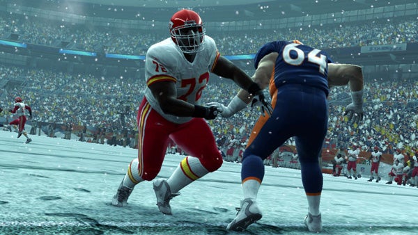 Screenshot of Madden NFL 09 gameplay showing two football players.Screenshot of gameplay from Madden NFL 09 video game.