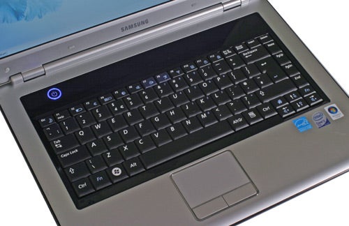 Samsung R510 notebook keyboard and touchpad close-up.