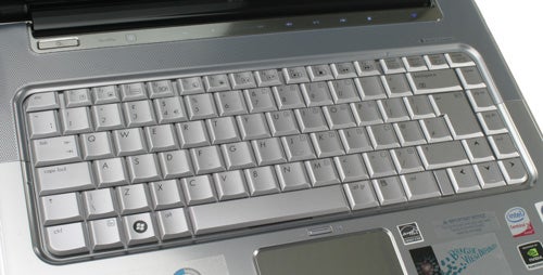 HP Pavilion dv5 laptop keyboard and touchpad close-up.HP Pavilion dv5-1011ea laptop keyboard and partial view of the screen.