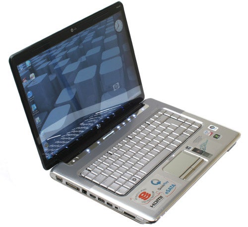 HP Pavilion dv5-1011ea notebook with screen displaying desktop.HP Pavilion dv5-1011ea notebook with open lid on white background.