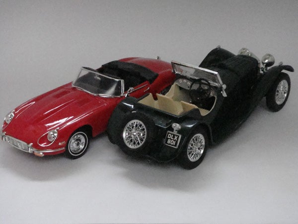 Photograph of two model cars taken with Sony Cyber-shot DSC-T77.Toy model cars photographed by Sony Cyber-shot DSC-T77.