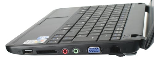 Side view of MSI Wind U100-291UK netbook ports and keyboard.MSI Wind U100-291UK netbook side ports and keyboard view.