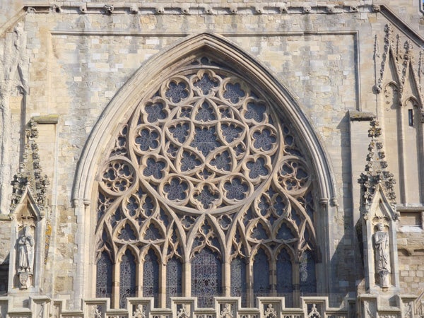 Detailed stone church window captured by Sony DSC-T700.
