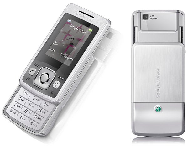 Sony Ericsson T303 phone front and back view.