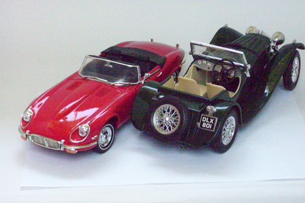 Photo sample from Kodak EasyShare M893 IS showing model cars
